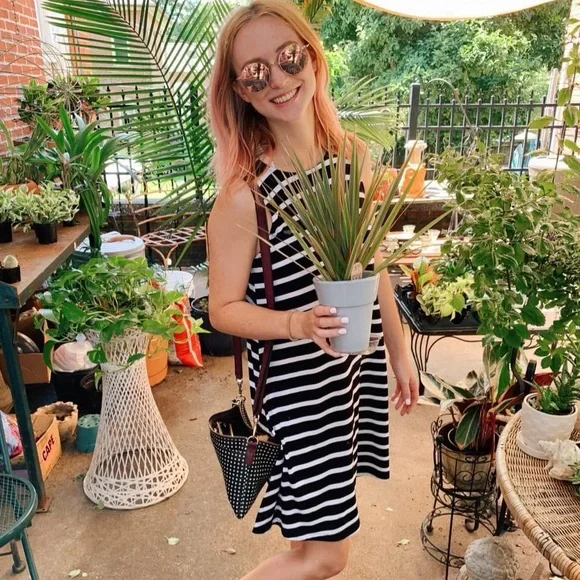 🖤 Old Navy Sleeveless Swing Dress 🤍 - Picture 2 of 6